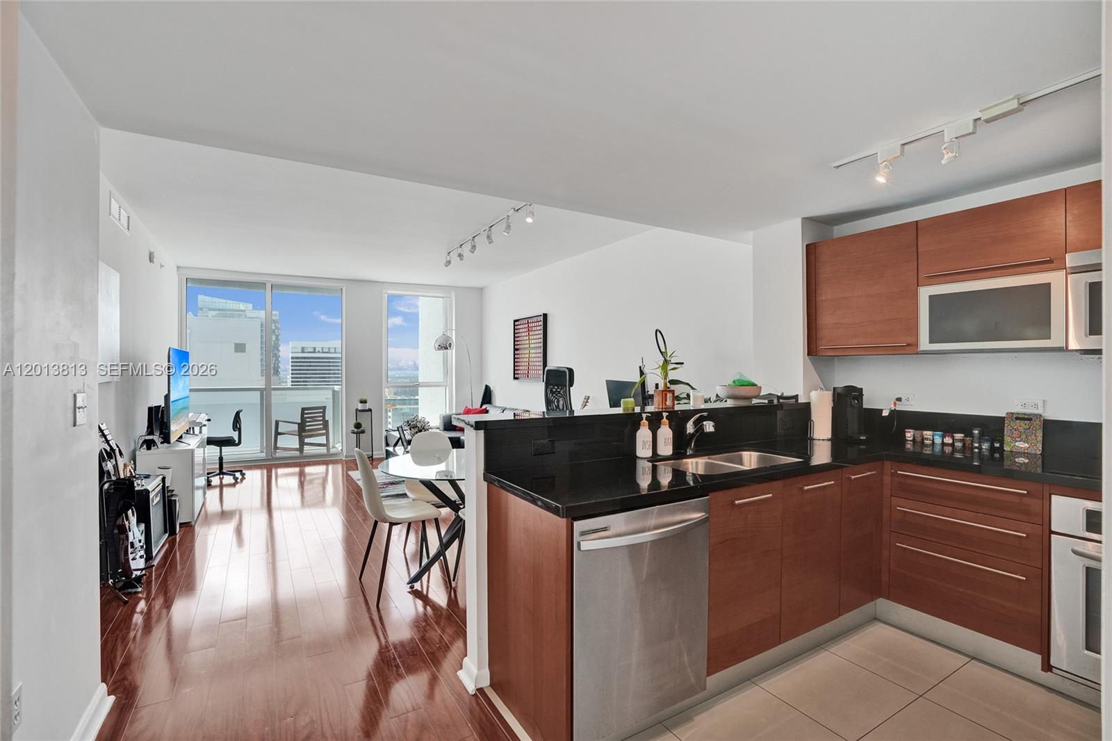 253 NE 2nd St 3304