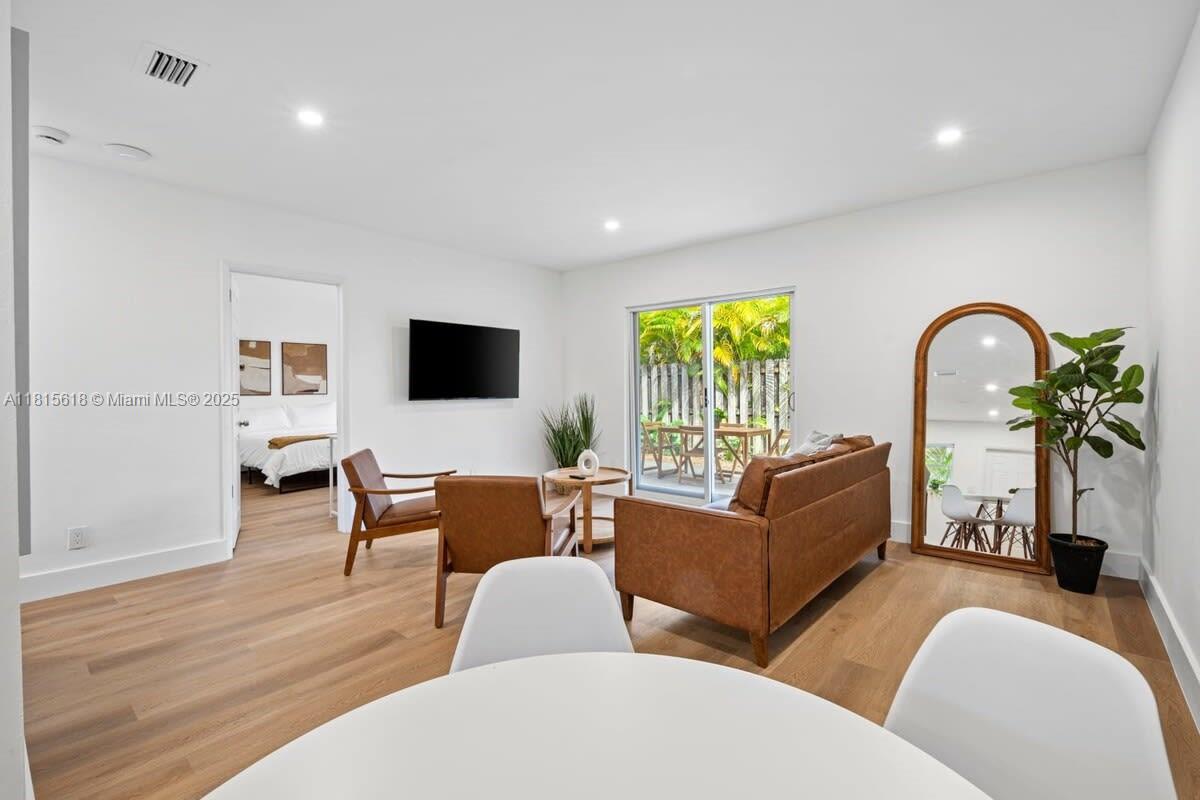 817 Tequesta St 3, Fort Lauderdale, Broward County, Florida - 2 Bedrooms  
2 Bathrooms - 