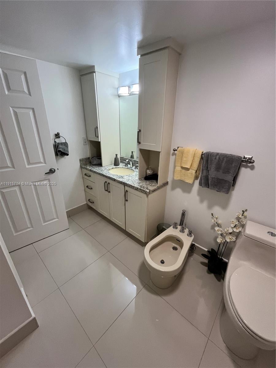 ANCHOR BAY CLUB CONDO - Residential