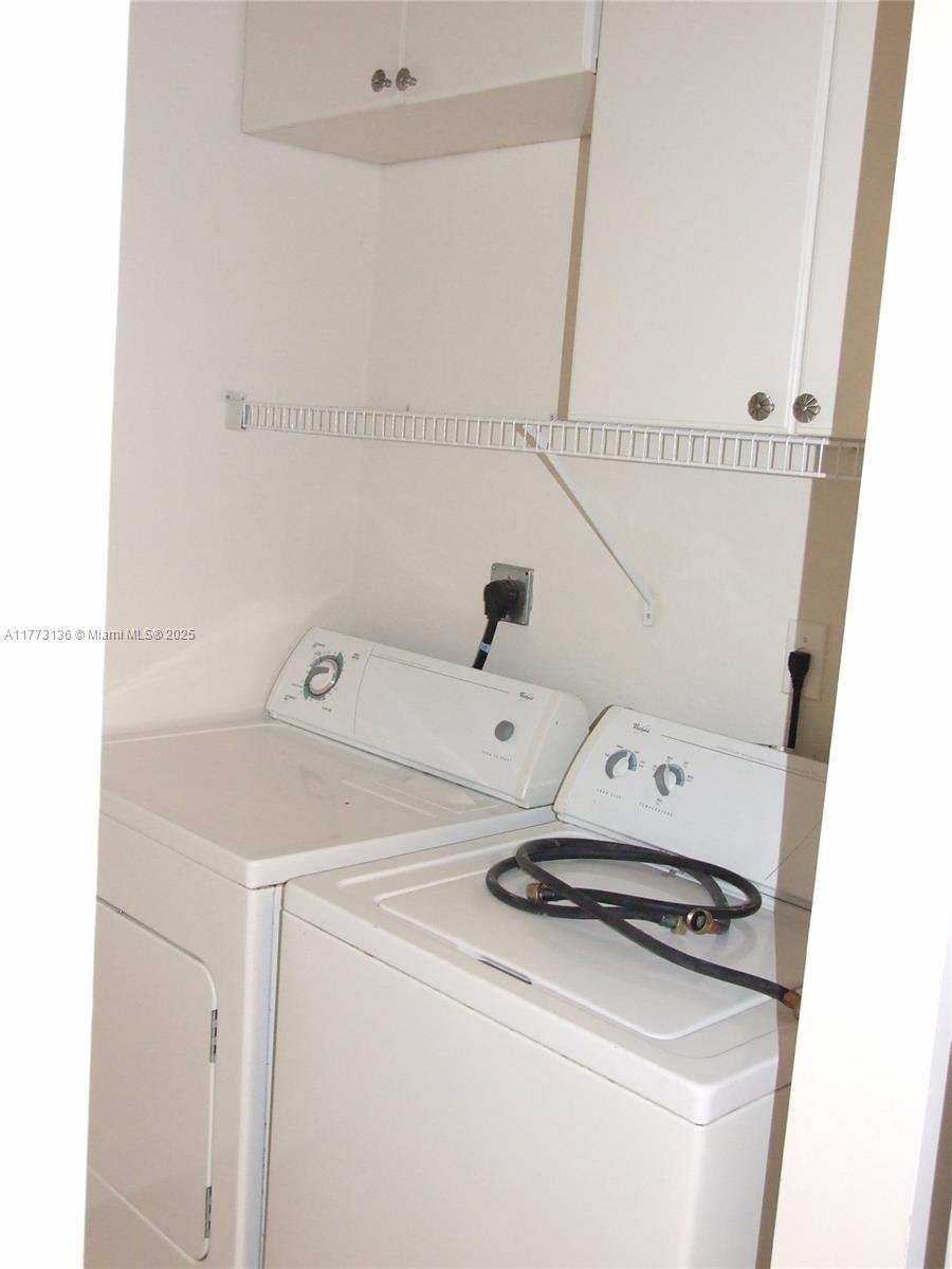 Escada Townvillas - Residential