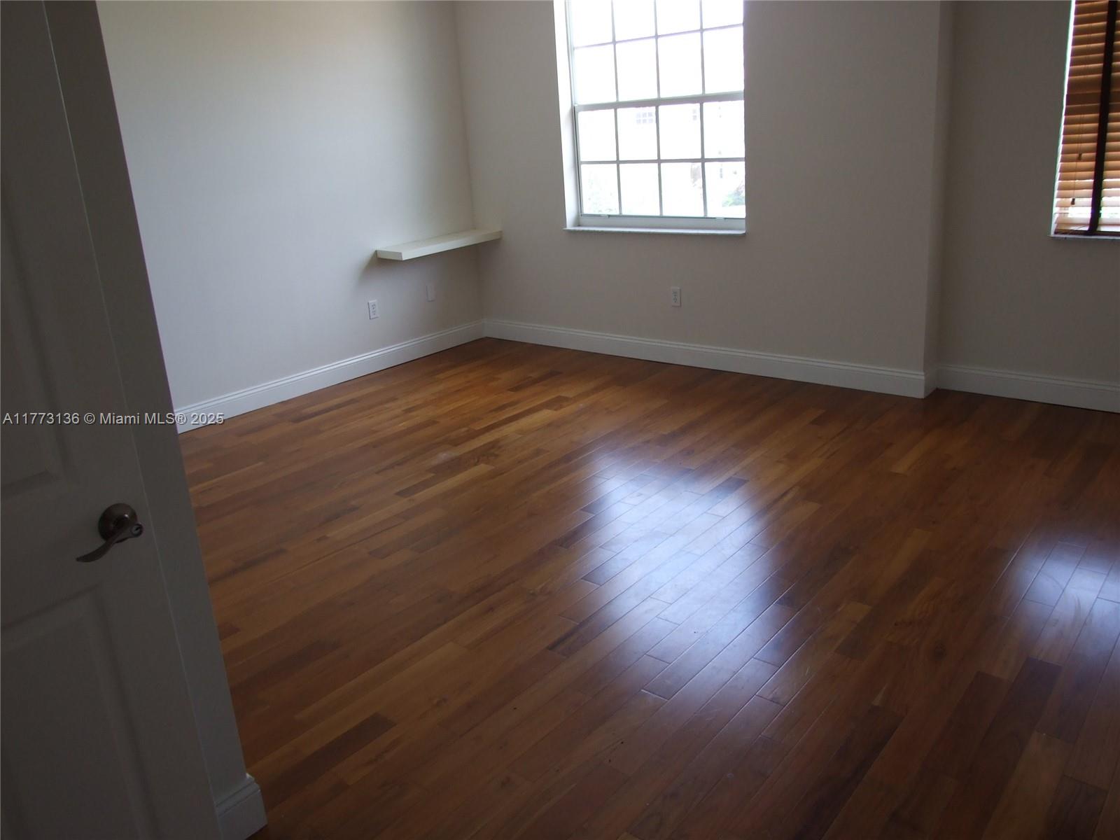 Escada Townvillas - Residential