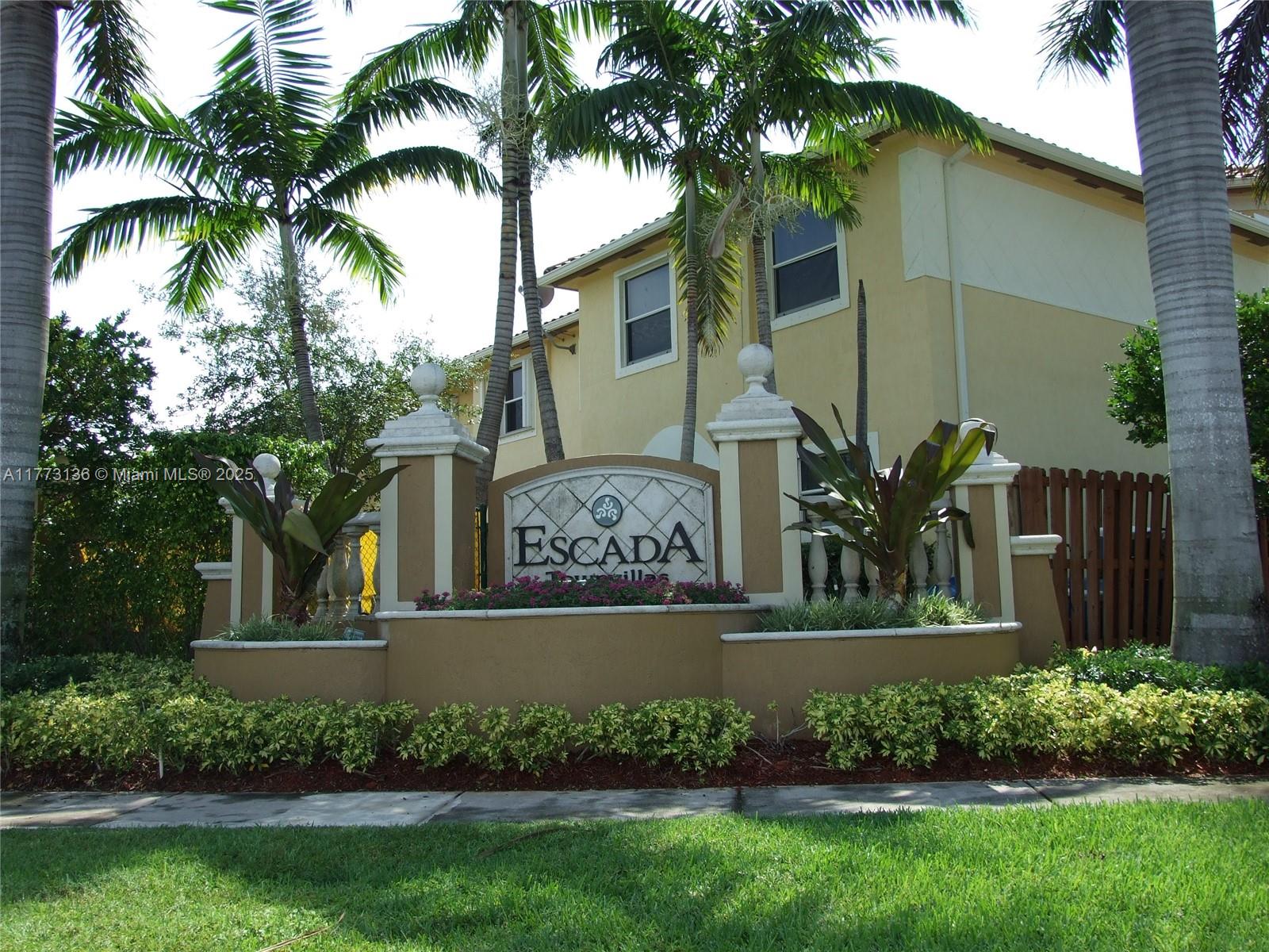 Escada Townvillas - Residential
