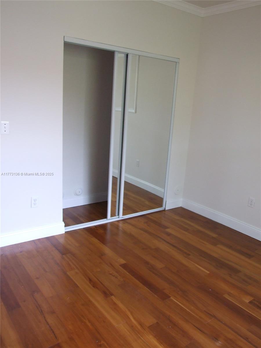 Escada Townvillas - Residential