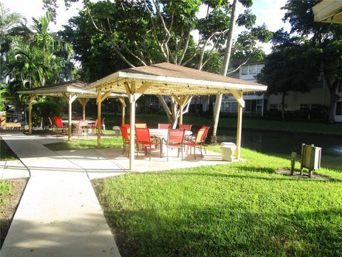 A home in Lauderdale Lakes