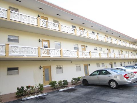 A home in Lauderdale Lakes