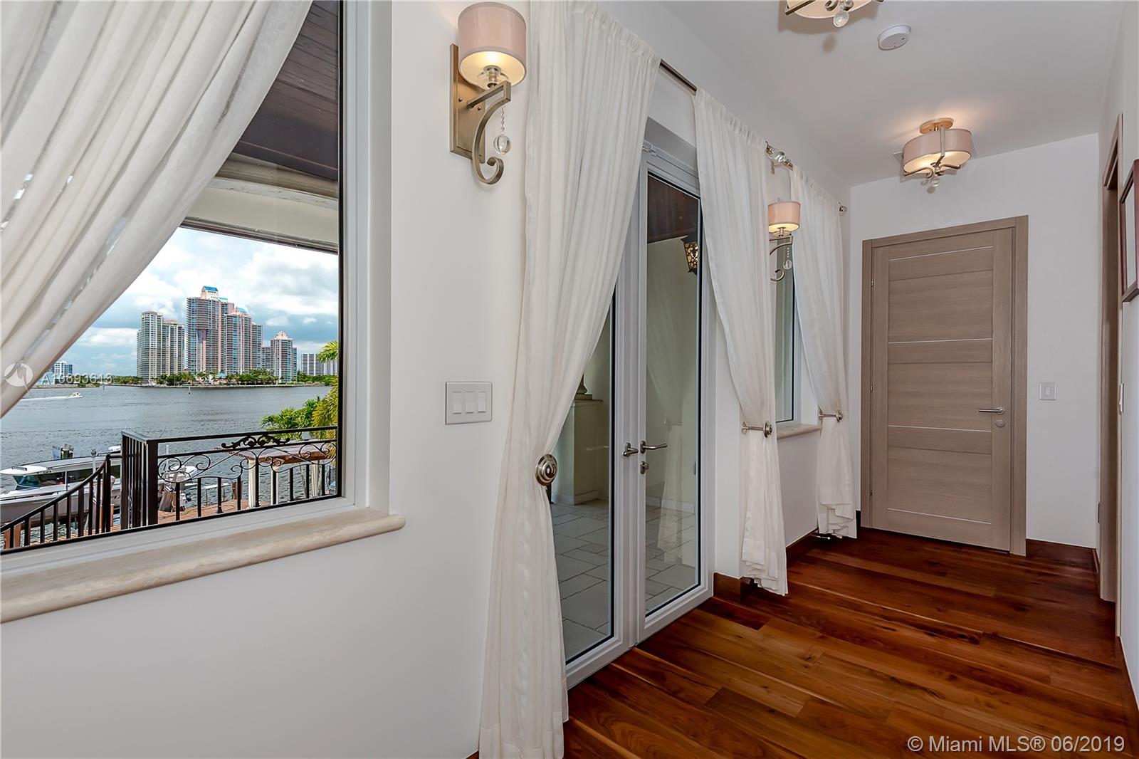 GOLDEN SHORES - Residential