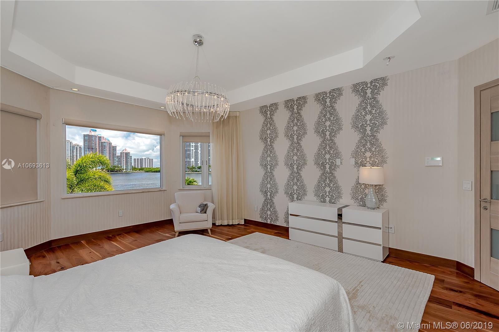 GOLDEN SHORES - Residential