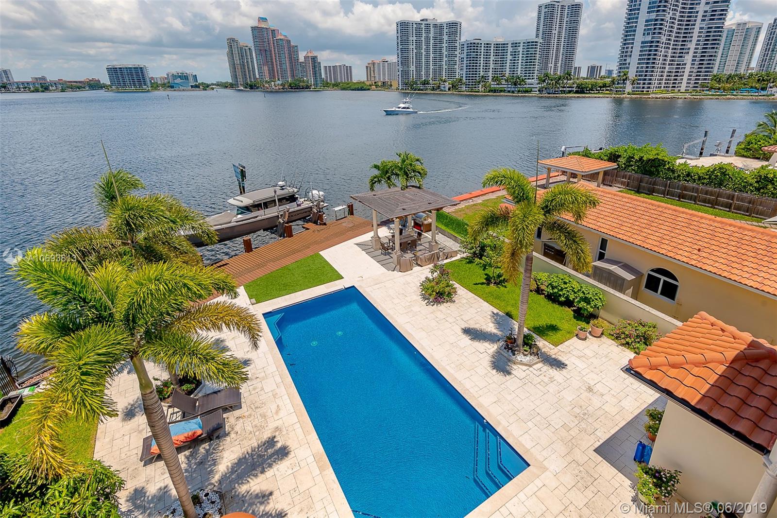 GOLDEN SHORES - Residential