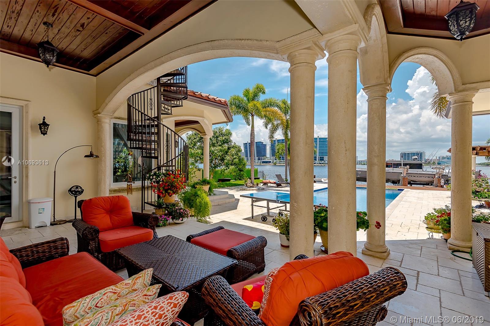 GOLDEN SHORES - Residential