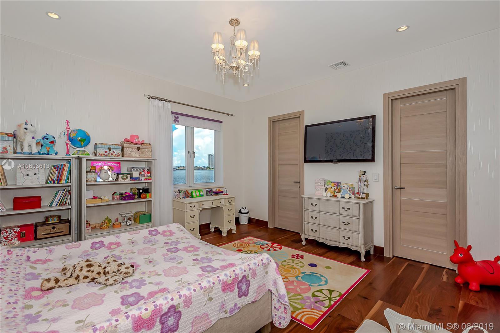 GOLDEN SHORES - Residential