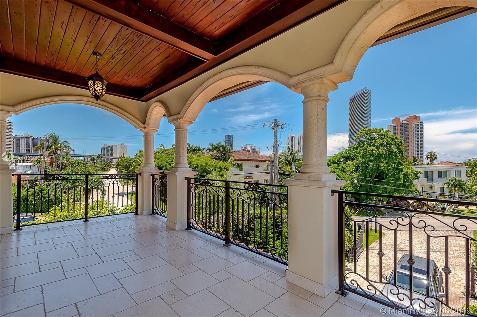 GOLDEN SHORES - Residential