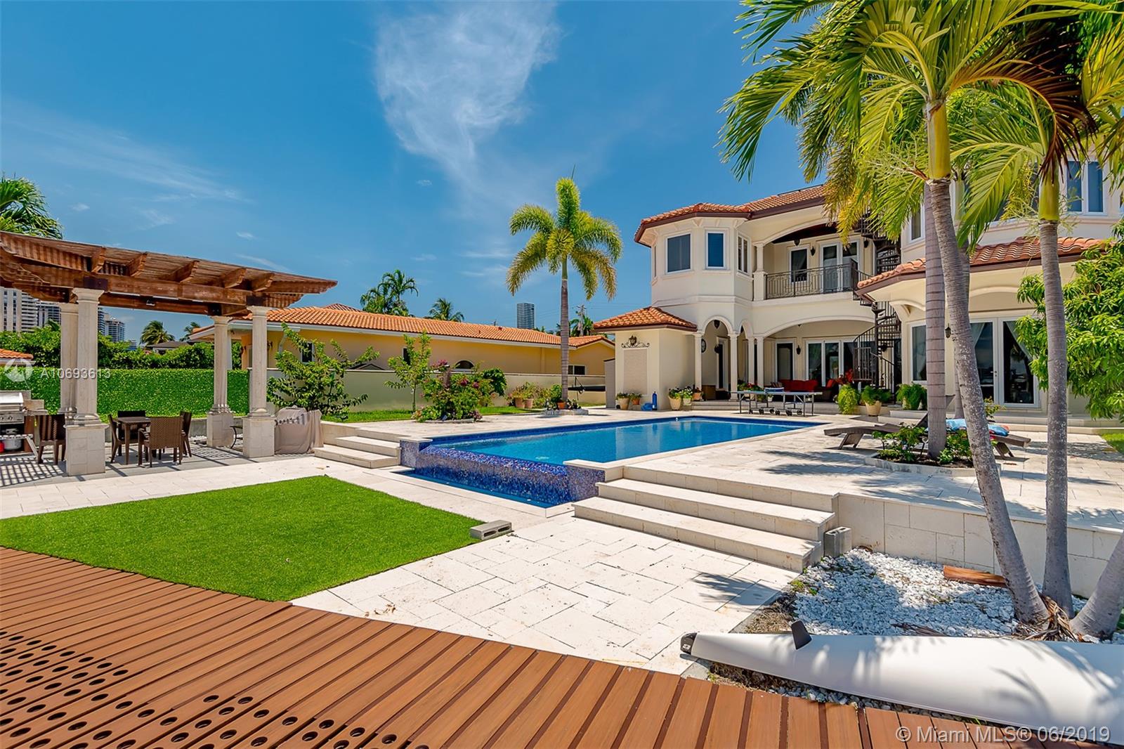 GOLDEN SHORES - Residential