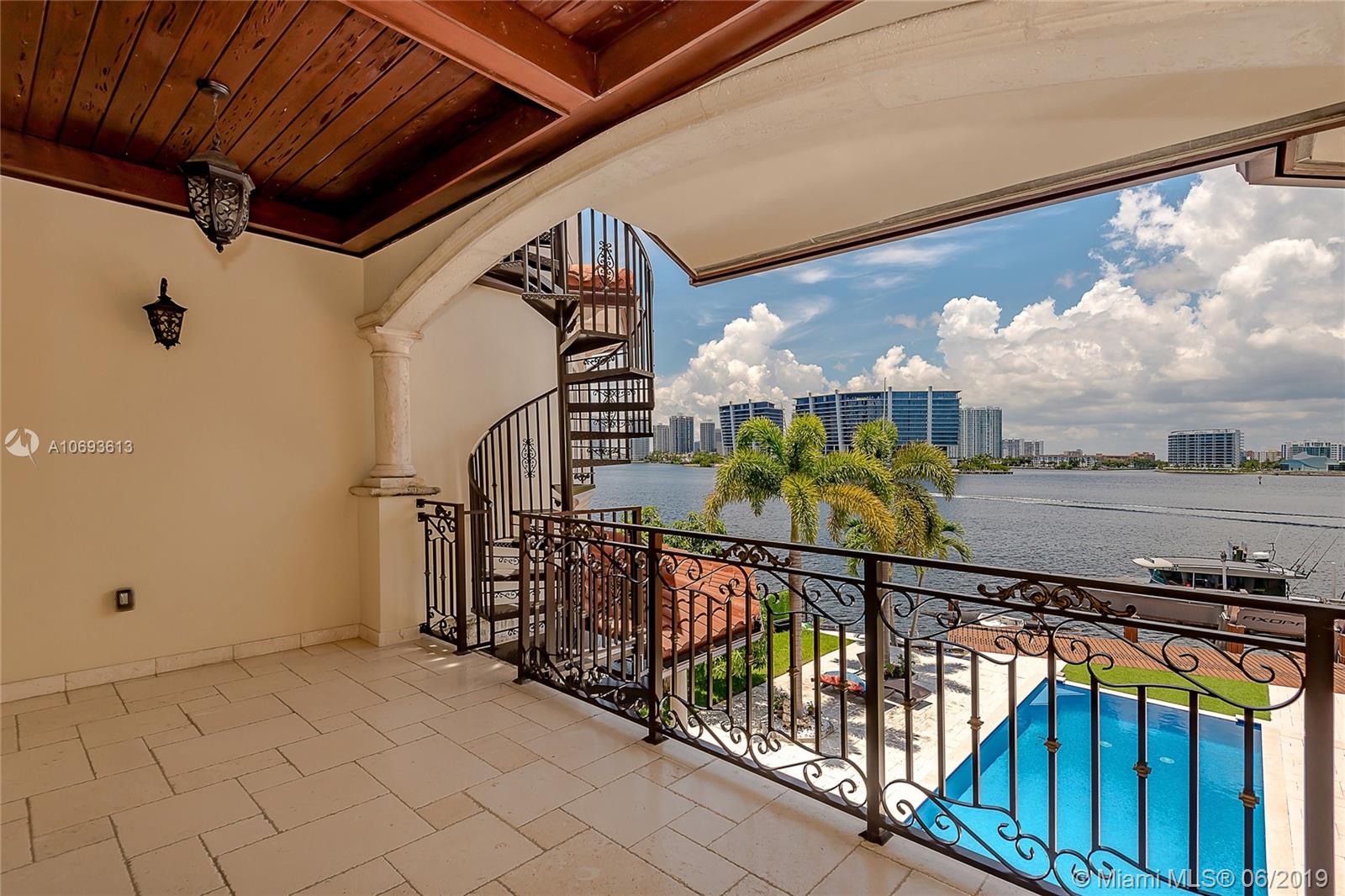 GOLDEN SHORES - Residential