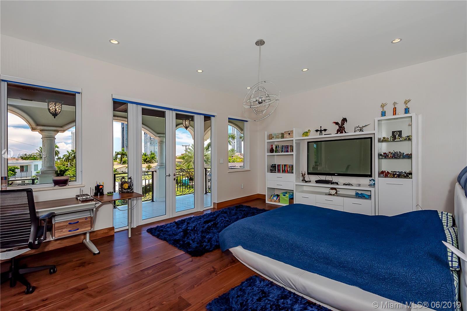 GOLDEN SHORES - Residential