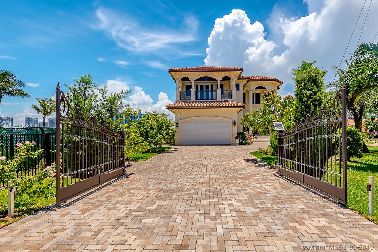 GOLDEN SHORES - Residential