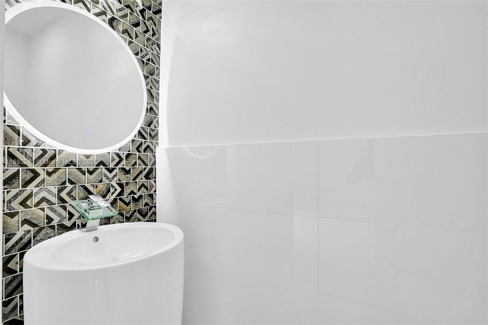LAGUNA CONDO - Residential Lease