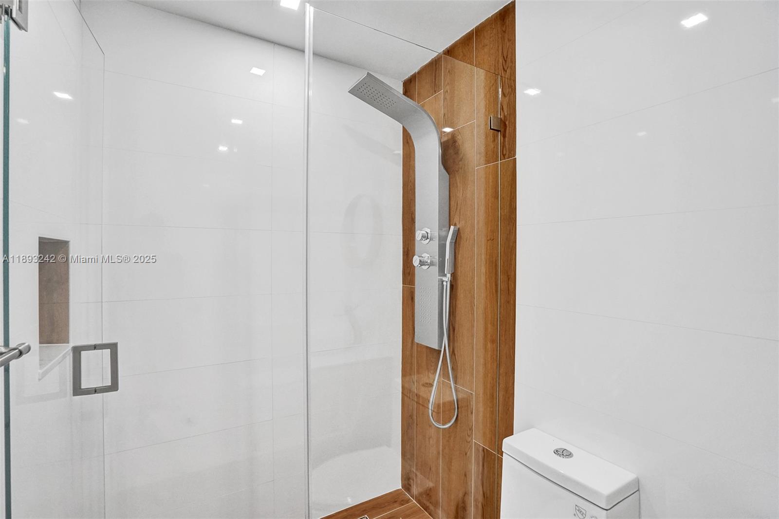 LAGUNA CONDO - Residential Lease