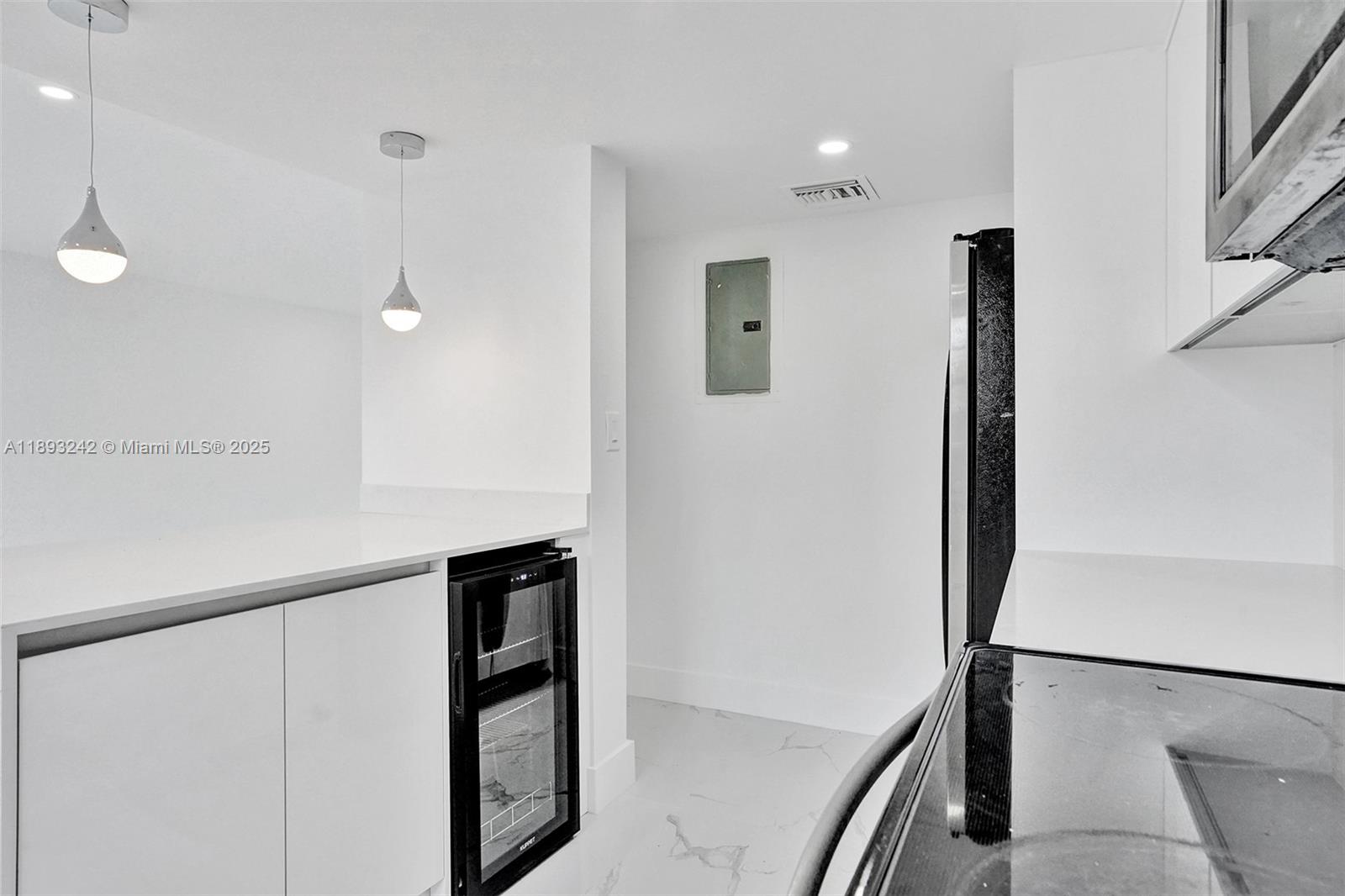 LAGUNA CONDO - Residential Lease