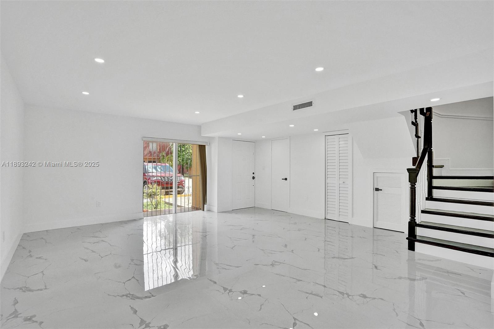 LAGUNA CONDO - Residential Lease