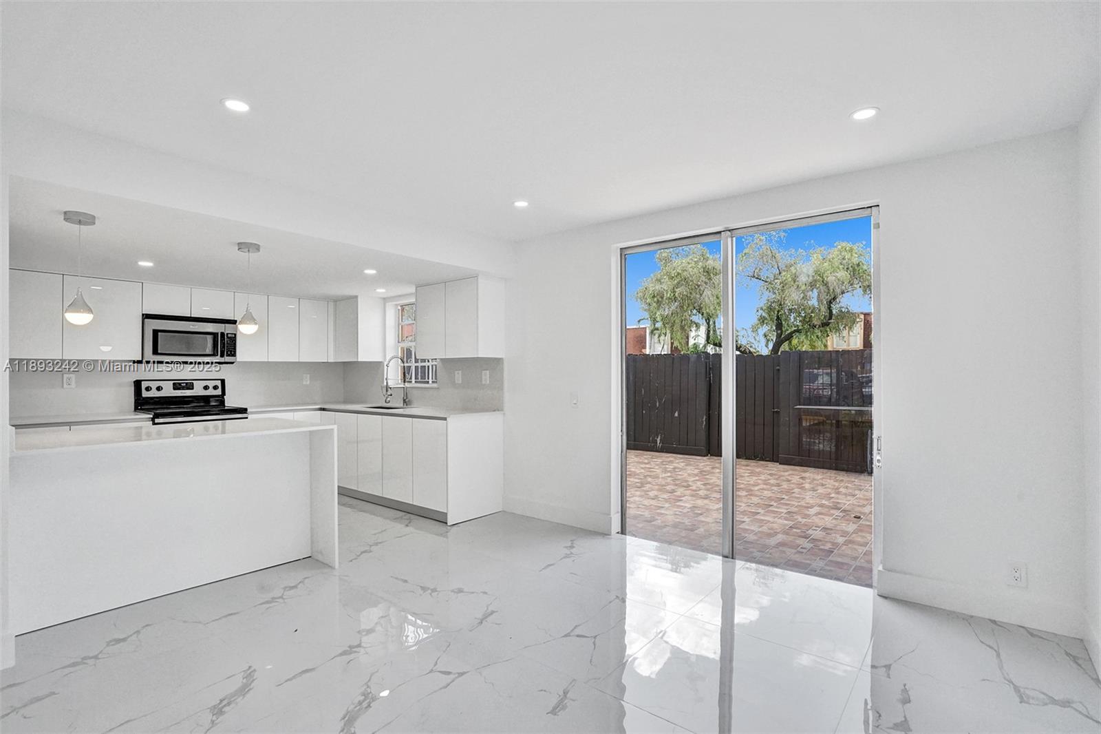 LAGUNA CONDO - Residential Lease