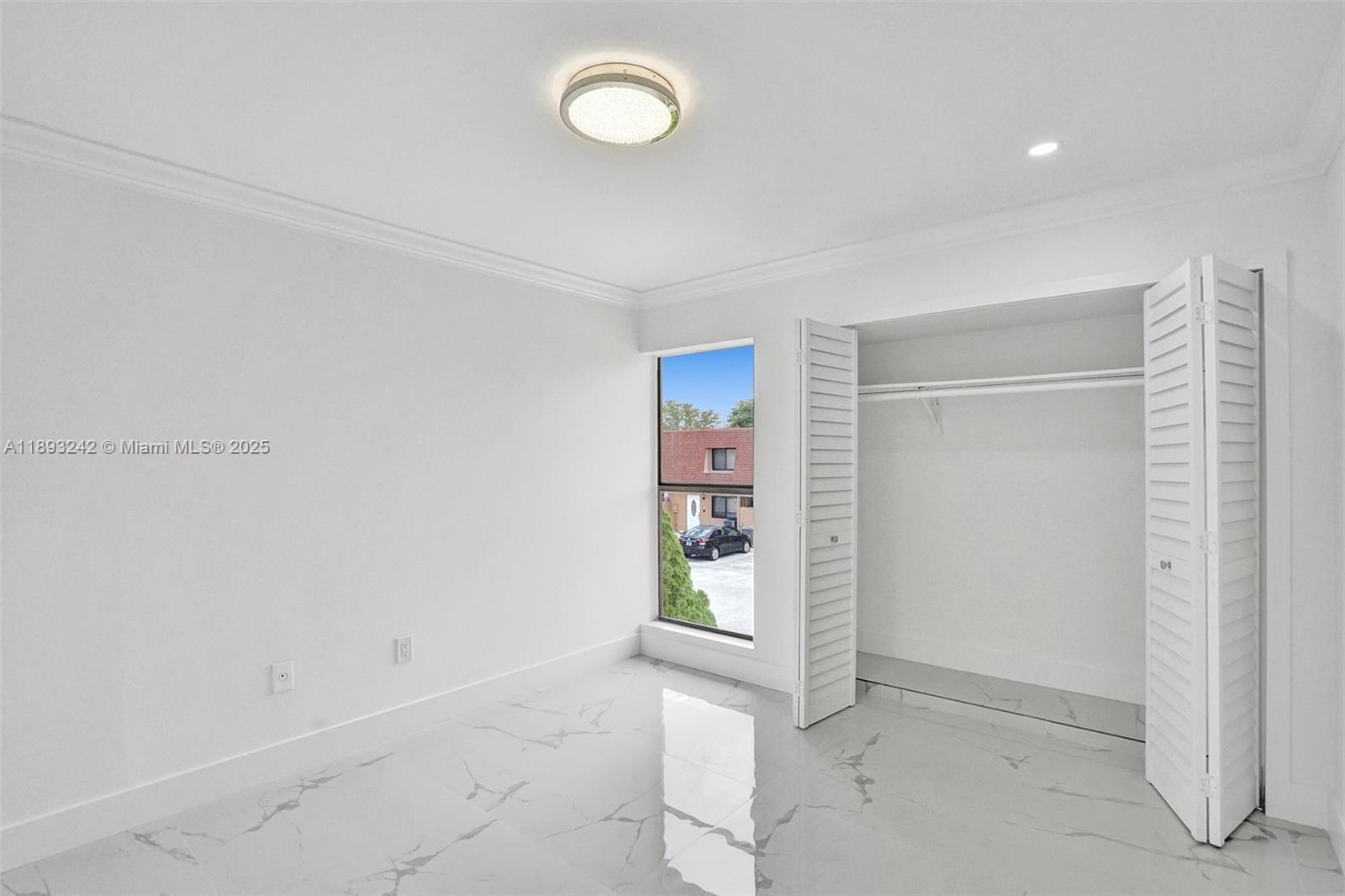 LAGUNA CONDO - Residential Lease