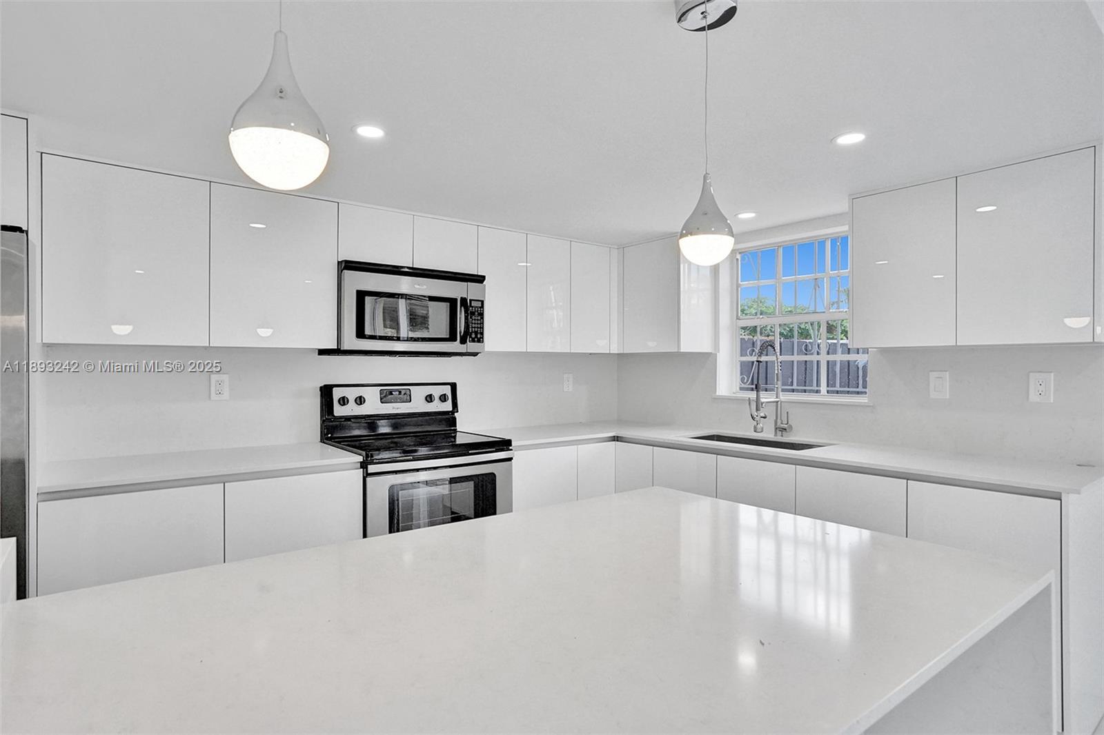LAGUNA CONDO - Residential Lease