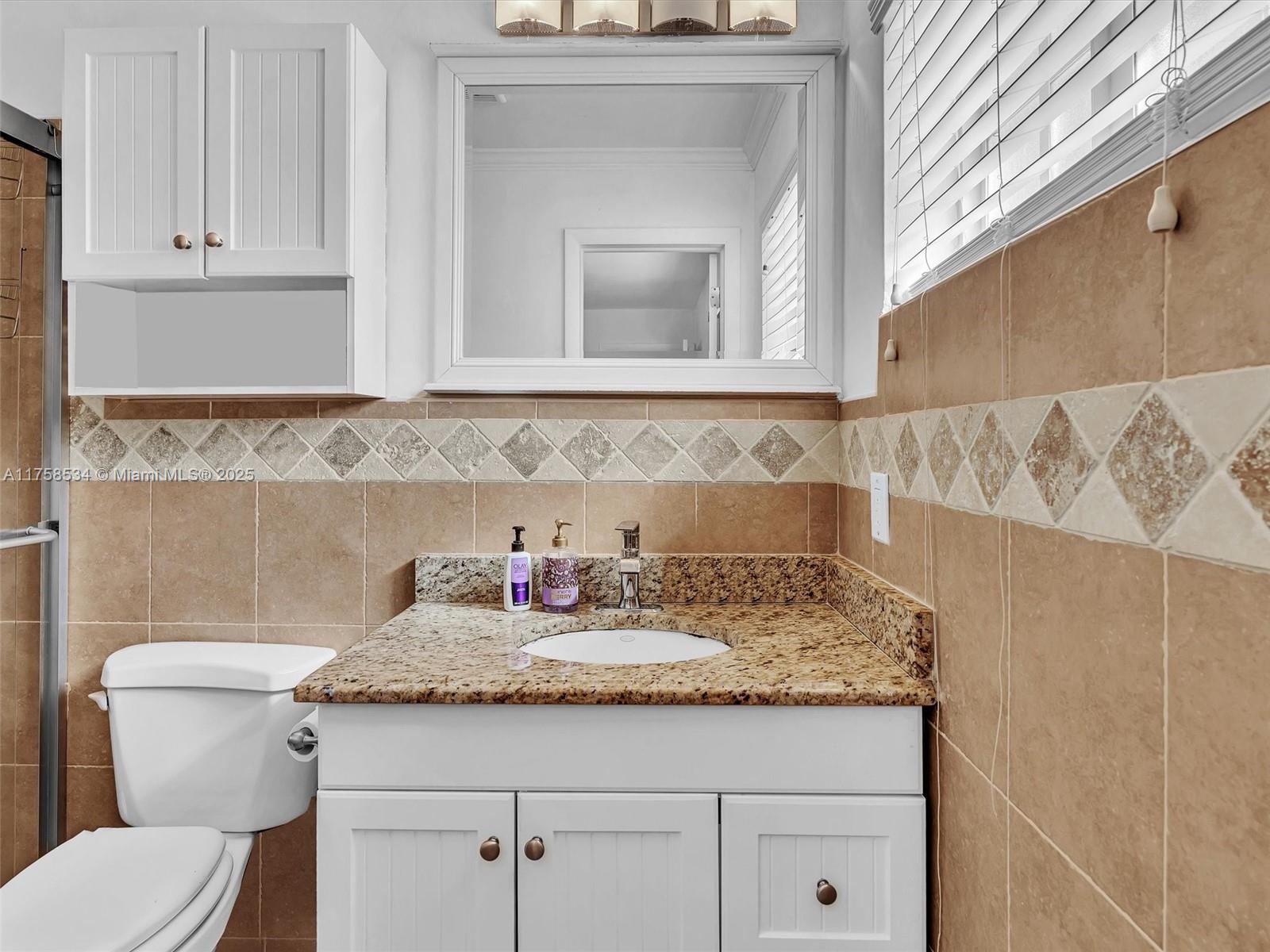 HOLLYWOOD HILLS - Residential