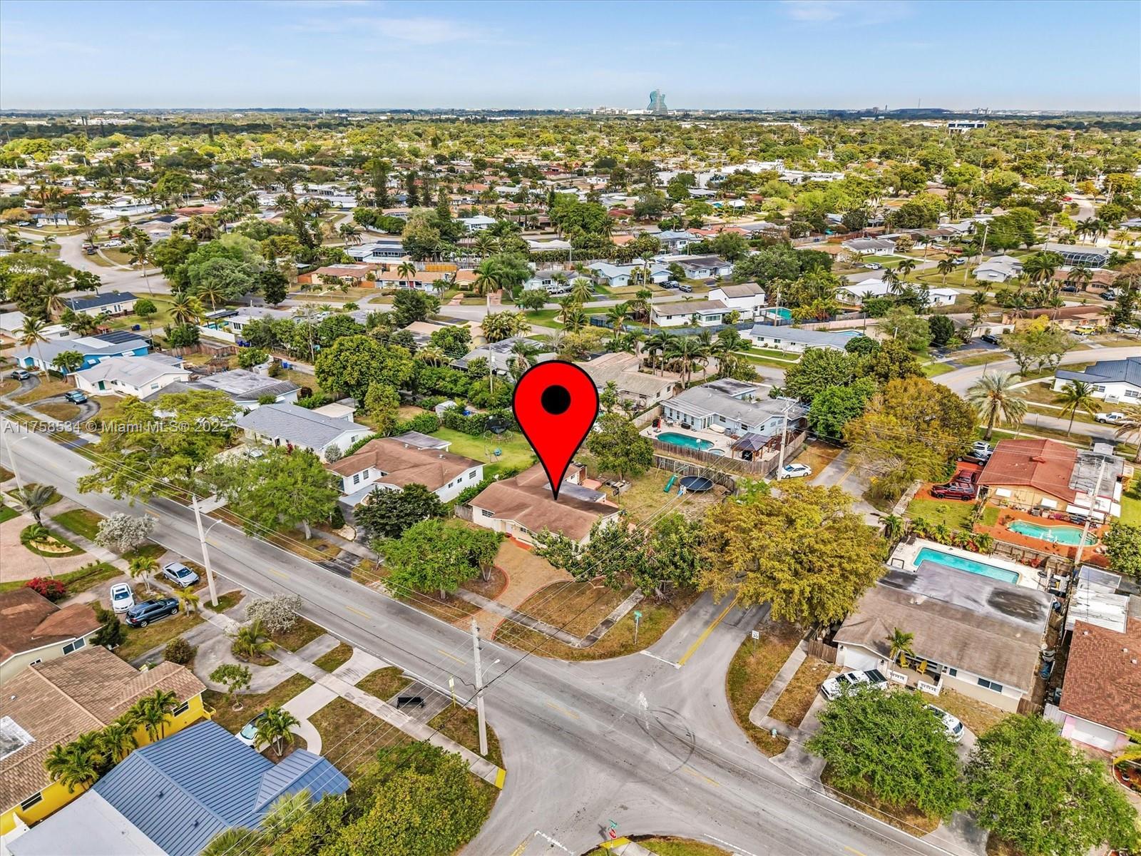 HOLLYWOOD HILLS - Residential