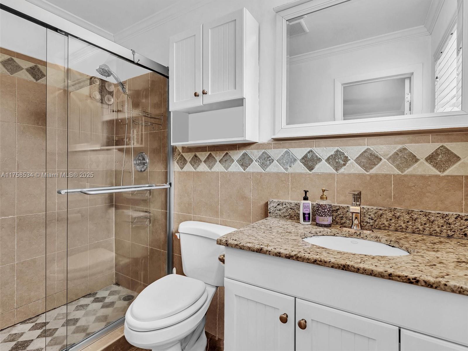 HOLLYWOOD HILLS - Residential