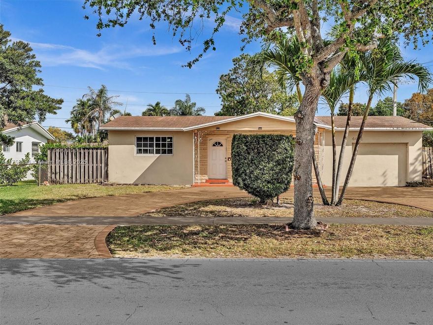 Charming 3-Bedroom, 2-Bath Home on Spacious Corner Lot – Perfect for Airbnb!  
This beautiful home offers 3 bedrooms, 2 full baths, and a large, open floor plan ideal for comfortable living. Situated on a desirable corner lot, the property provides plenty of space and privacy, with a huge backyard perfect for adding a pool or creating your own outdoor oasis. Whether you're looking for a place to call home or an investment property, this home is perfect for Airbnb, offering great potential for short-term rentals. Don't miss out on this rare opportunity to own a home in a prime location with ample outdoor space and endless possibilities!