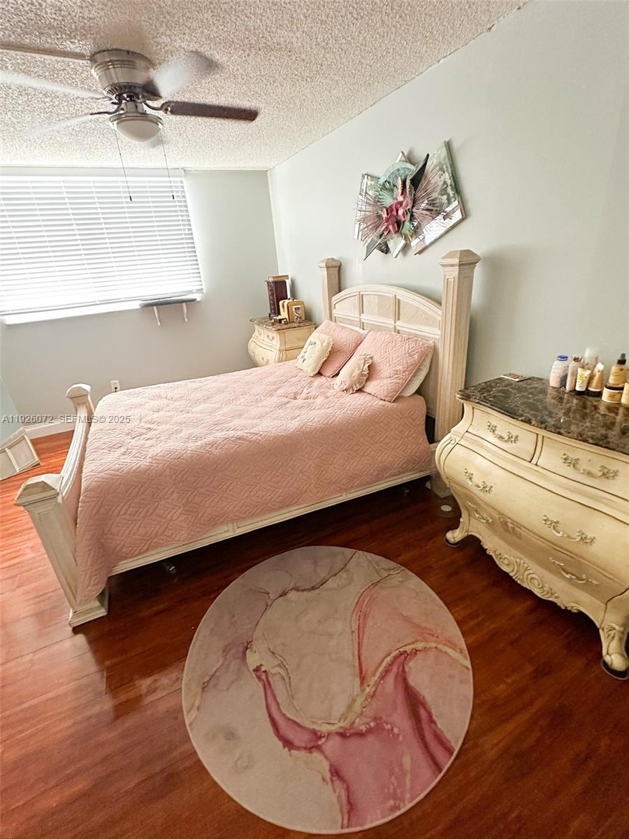 SOMERSET AT LAUDERDALE LA - Residential