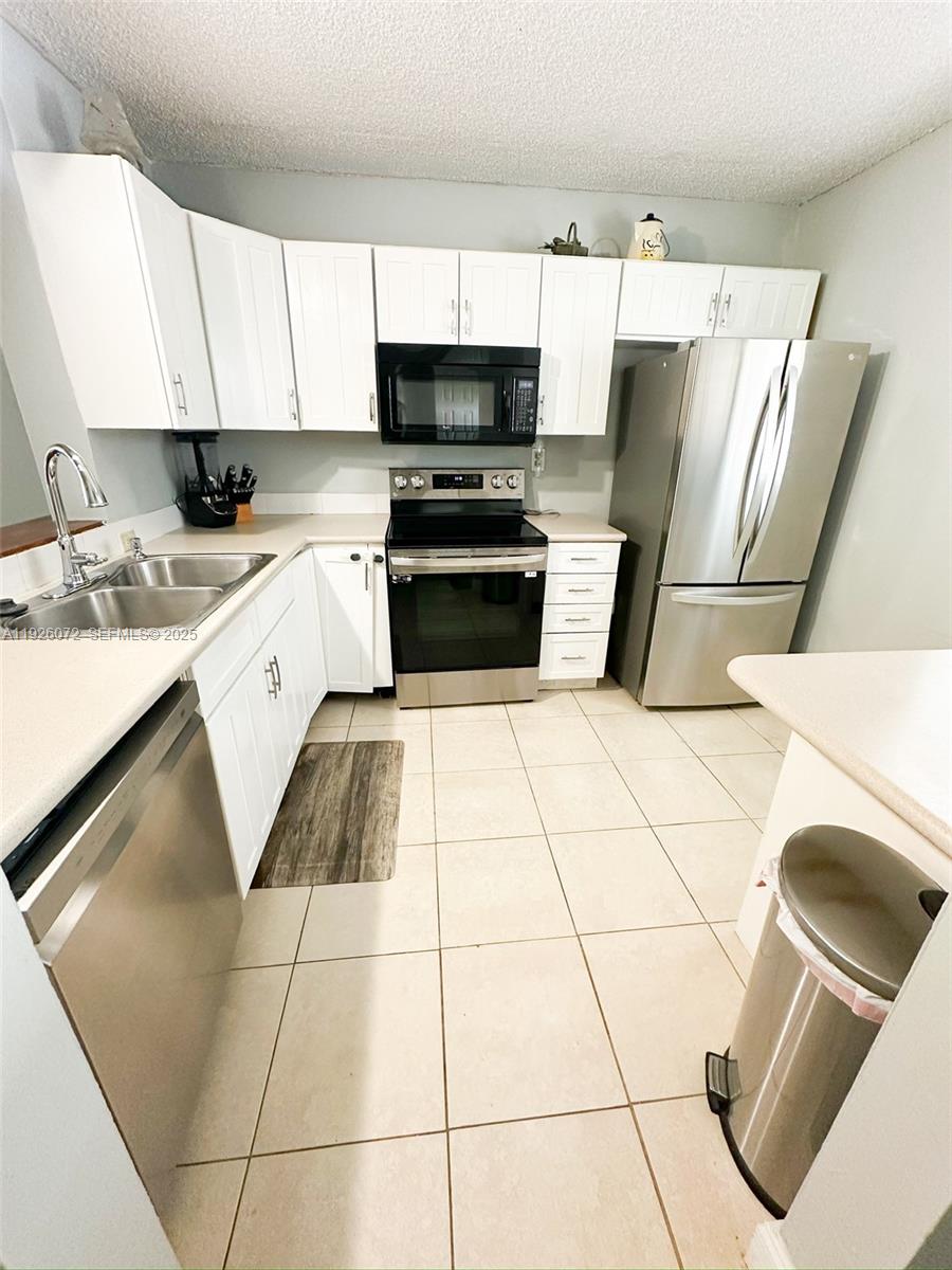 SOMERSET AT LAUDERDALE LA - Residential