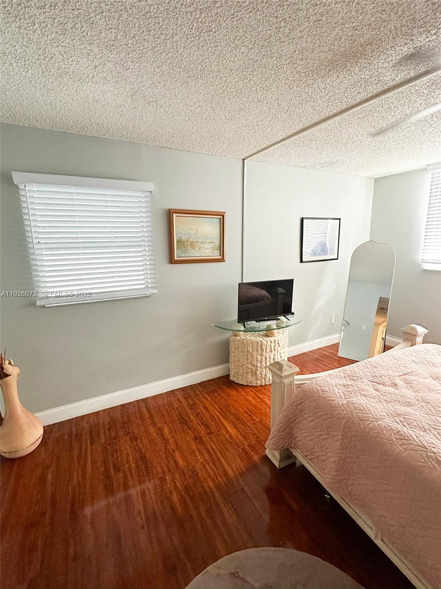 SOMERSET AT LAUDERDALE LA - Residential