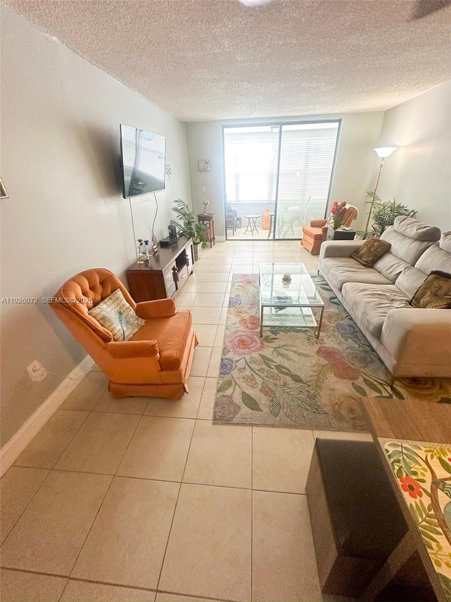 SOMERSET AT LAUDERDALE LA - Residential