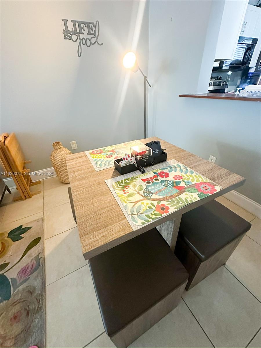 SOMERSET AT LAUDERDALE LA - Residential