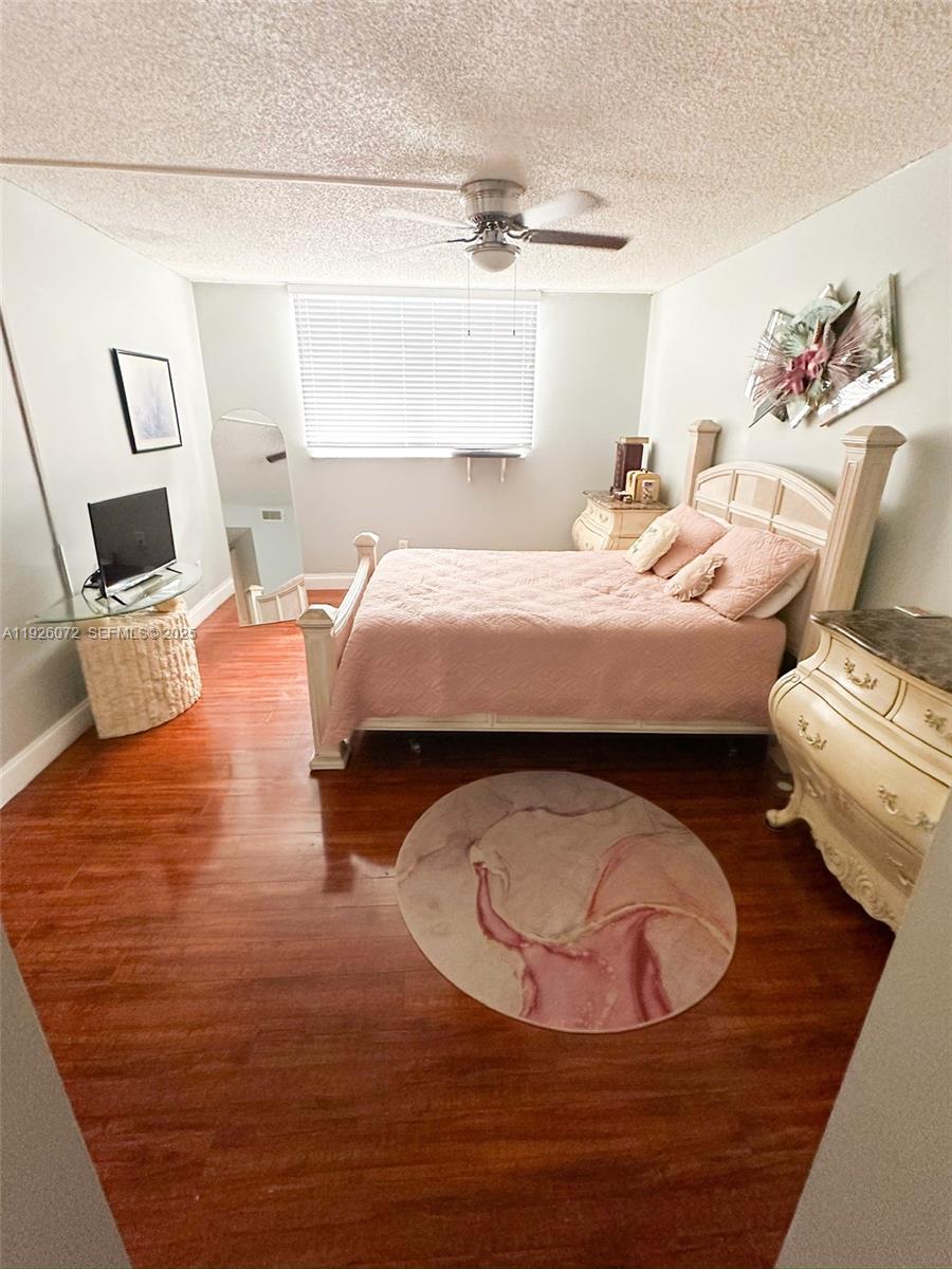 SOMERSET AT LAUDERDALE LA - Residential