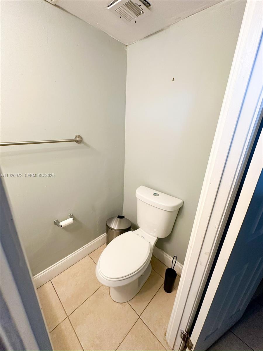 SOMERSET AT LAUDERDALE LA - Residential