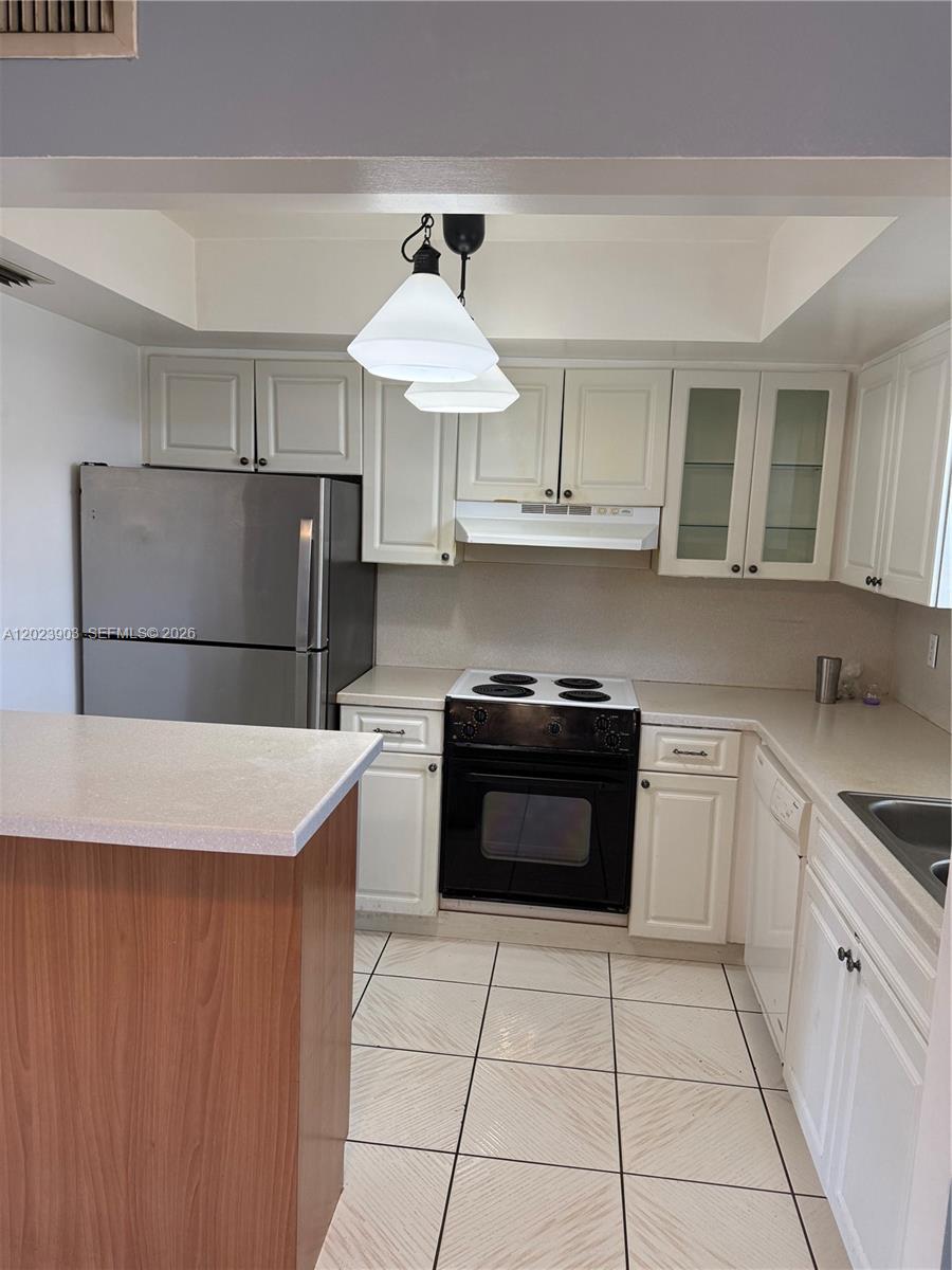 ESQUIRE APTS CO-OP - Residential Lease