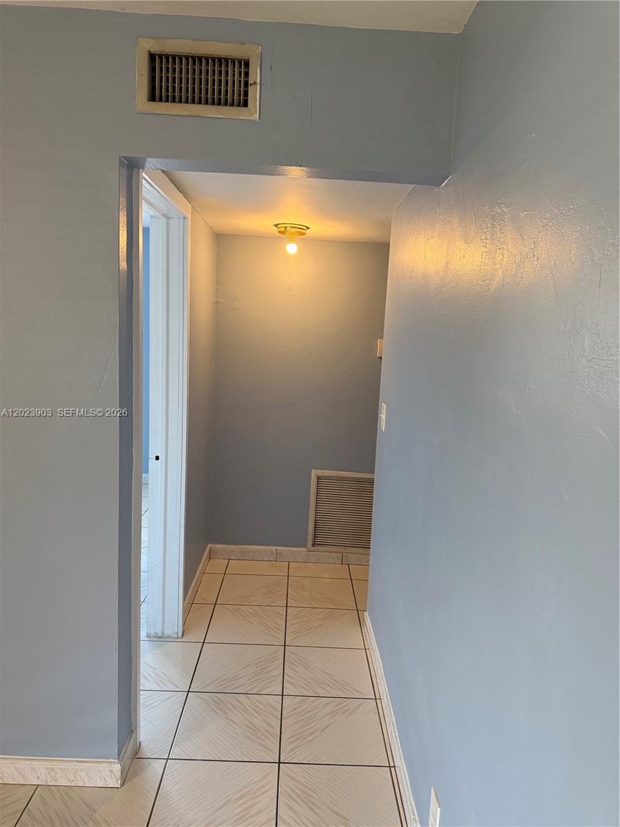 ESQUIRE APTS CO-OP - Residential Lease