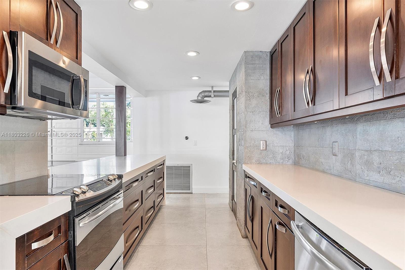 RIVER BAY PARK ADDN - Residential Lease