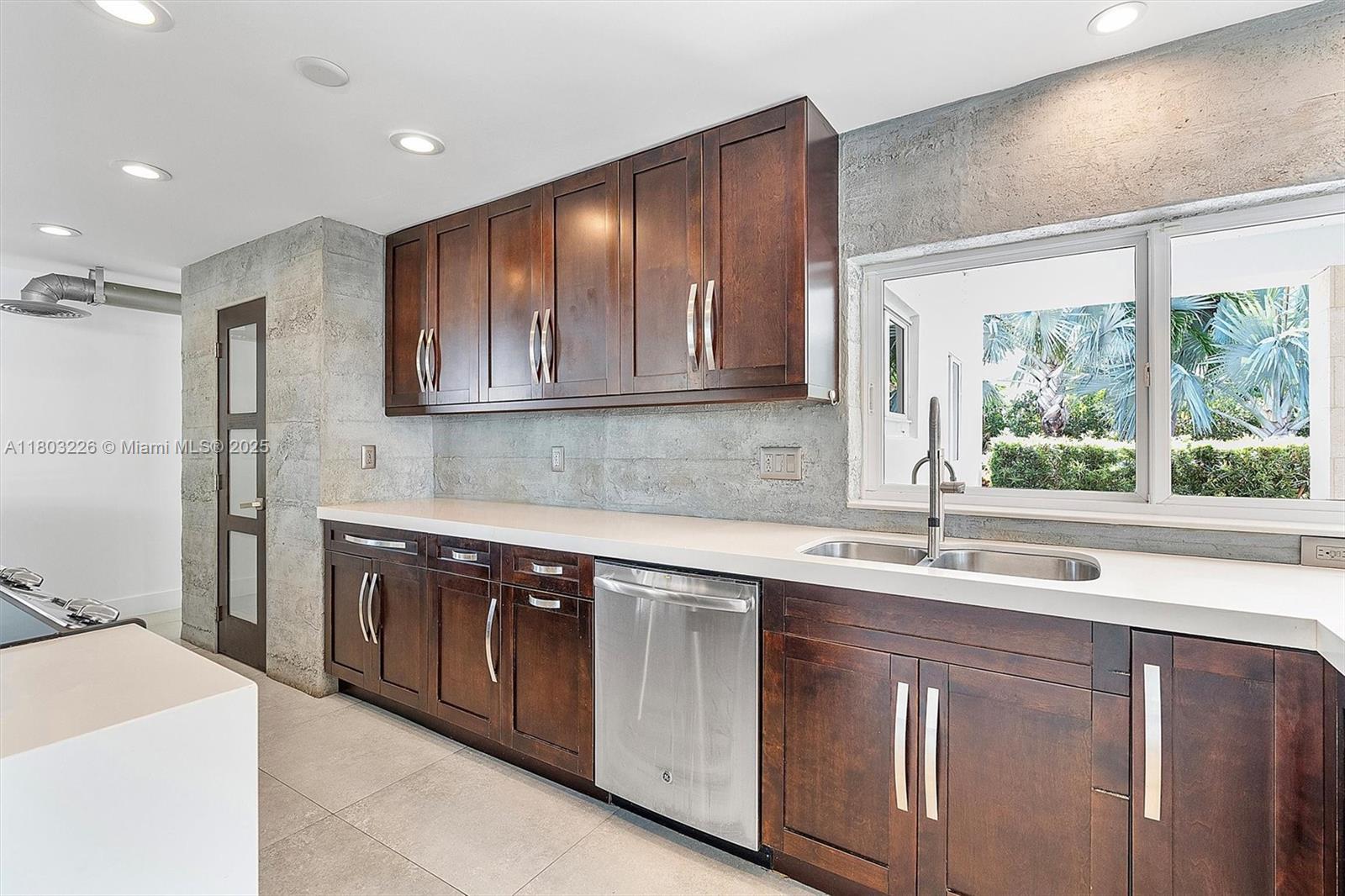 RIVER BAY PARK ADDN - Residential Lease