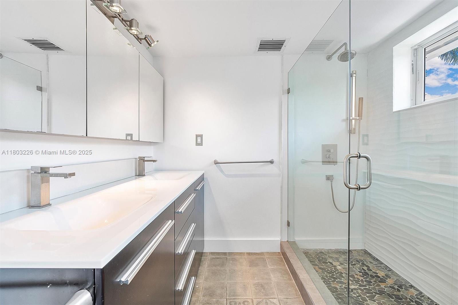 RIVER BAY PARK ADDN - Residential Lease