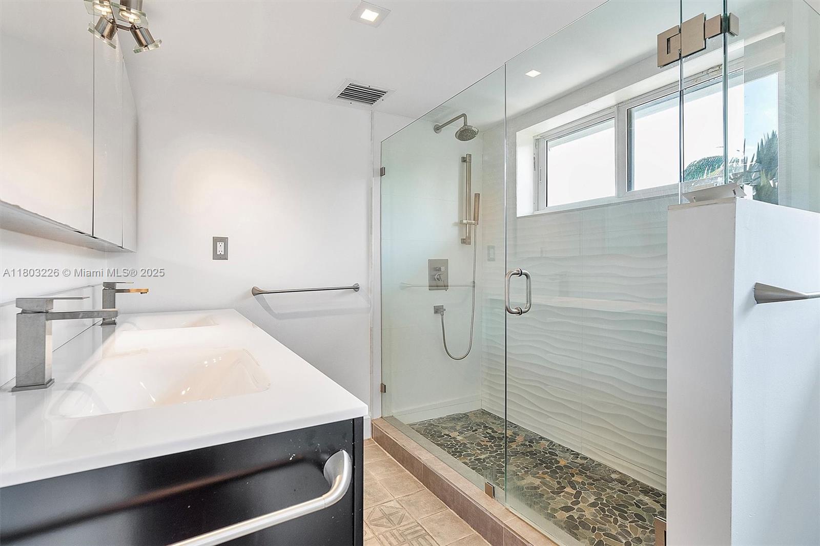 RIVER BAY PARK ADDN - Residential Lease