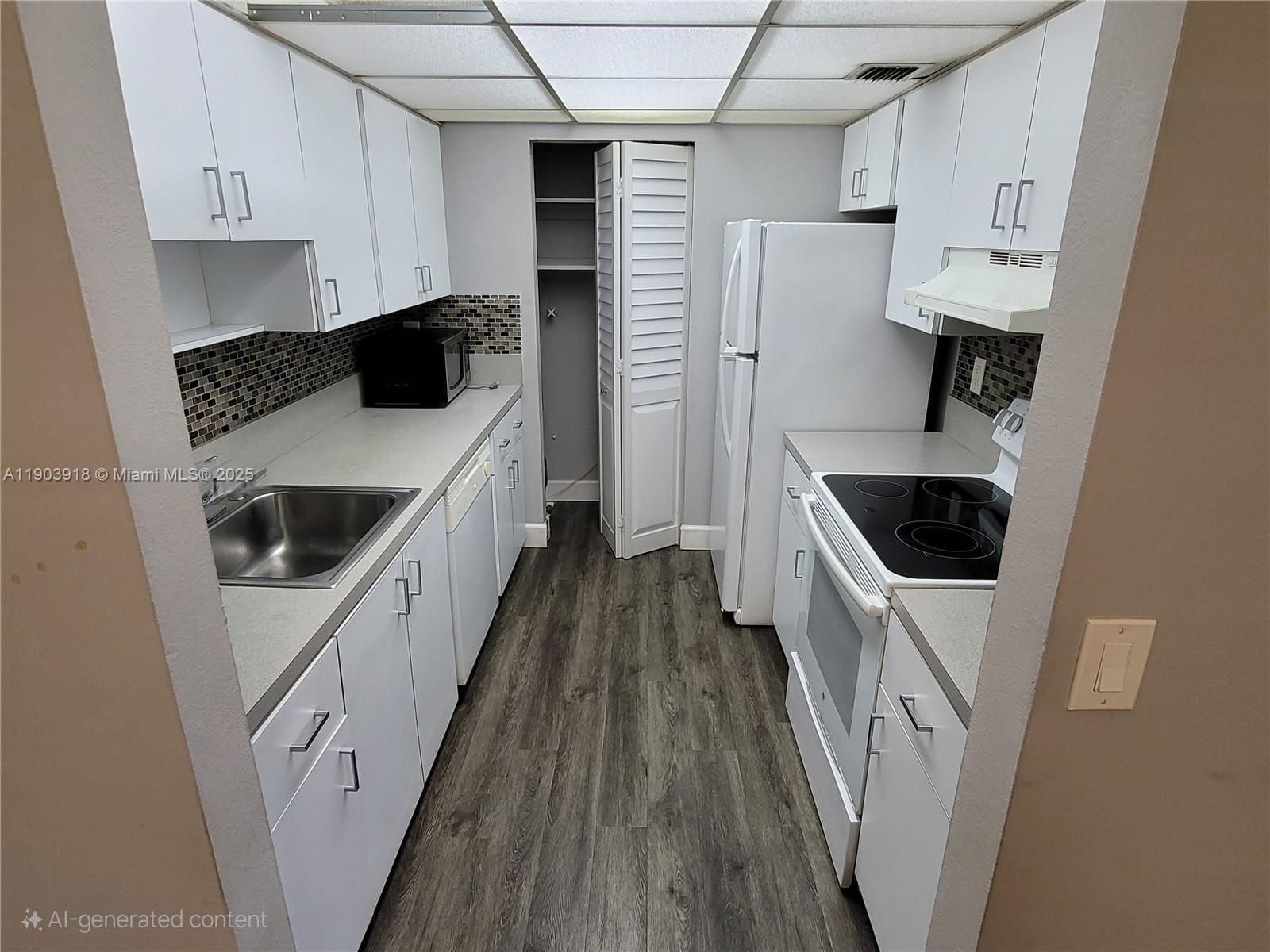 PALM VILLAGE CLUB CONDO - Residential Lease