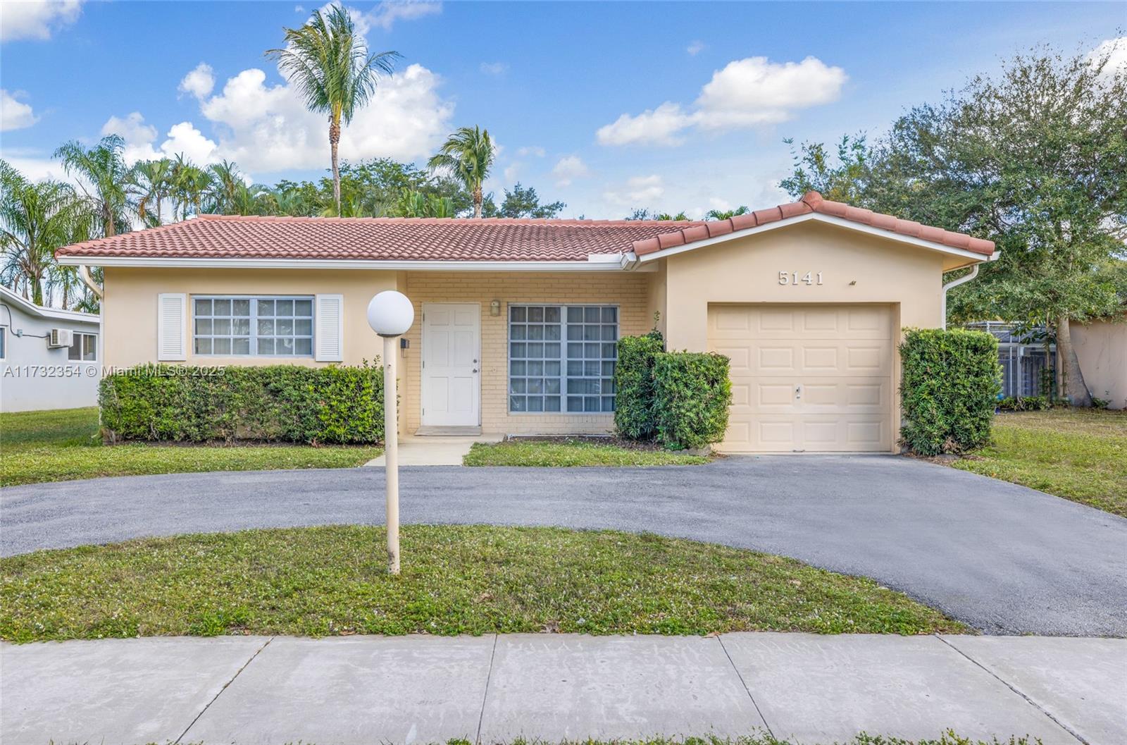 Rental Property at 5141 Sarazen Dr, Hollywood, Broward County, Florida - Bedrooms: 3 
Bathrooms: 2  - $4,700 MO.