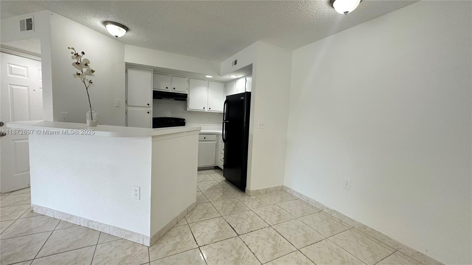 Bright and spacious 1st-floor unit at Isles at Lago Mar.Interior features include a large open breakfast bar with a
separate dining area, freshly painted, a full-size washer and dryer, and a good-size walk-in closet.Amenities
include Spectacular Water and Golf Course Views, 37- Acres of Tropical Landscaping, Clubhouse, BBQ/ Picnic Areas
and Pergolas, Two Indoor Racquetball Courts, Fully Equipped Fitness Center, Two Swimming Pools and Spa, Two
Lighted Tennis Courts,On-site Management,Bike Racks, Assigned Parking with Plenty of Guest Parking.
Conveniently located close to BB & T Center, Ikea, dining,shopping, and parks,Nova University, Broward College,
and FAU.Quick connections via I-75, I-595,and the Sawgrass Expressway link to airports and business hubs in Fort
Lauderdale and Miami.