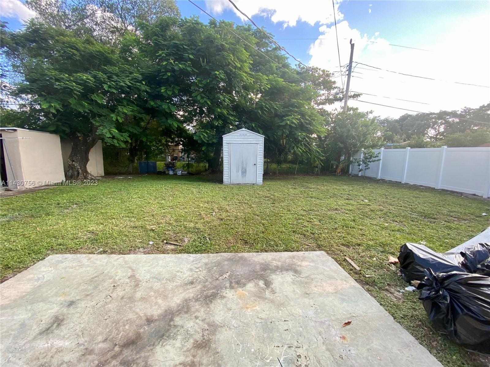 Photo 9 of 11 of 1524 NW 15th ST house