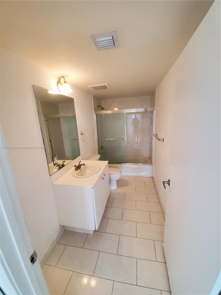 VILLAGGIO IN THE GROVE TO - Residential Lease