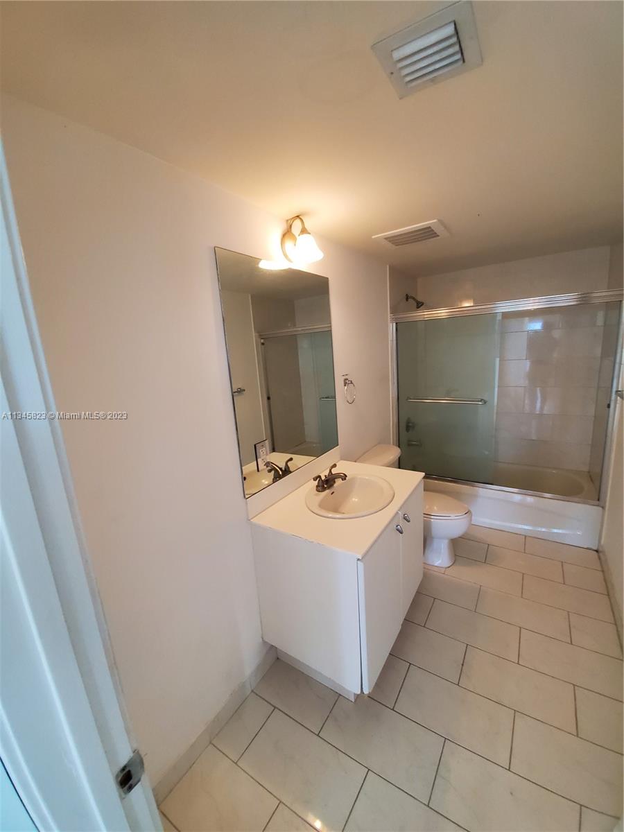 VILLAGGIO IN THE GROVE TO - Residential Lease