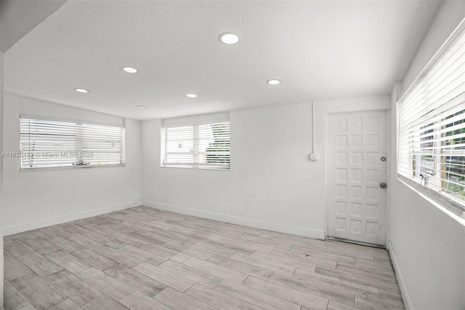 25 SW 14th St 0
